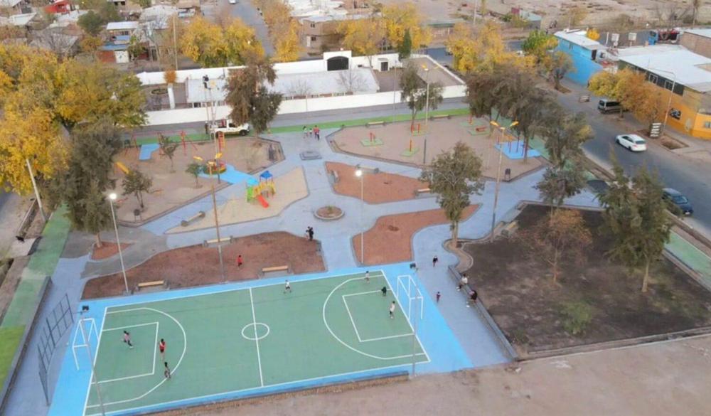 Nueva-plaza-del-Barrio-Los-Alerces-1500x877