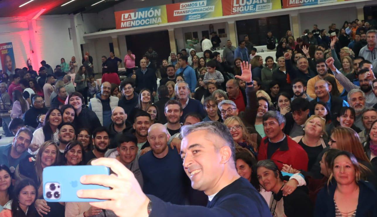 Bragagnolo junto al equipo lujanino