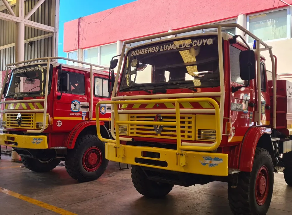 Las-dos-unidades-nuevas-adquiridas-por-Bomberos-de-Lujan-1500x1104